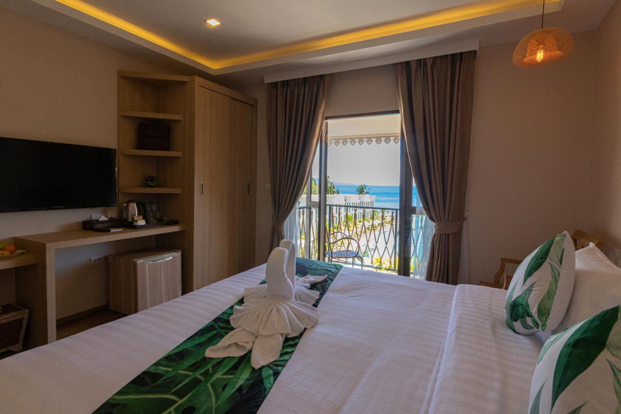 Vannee Golden Sands Beachfront Resort Хаад Рин Экстерьер фото