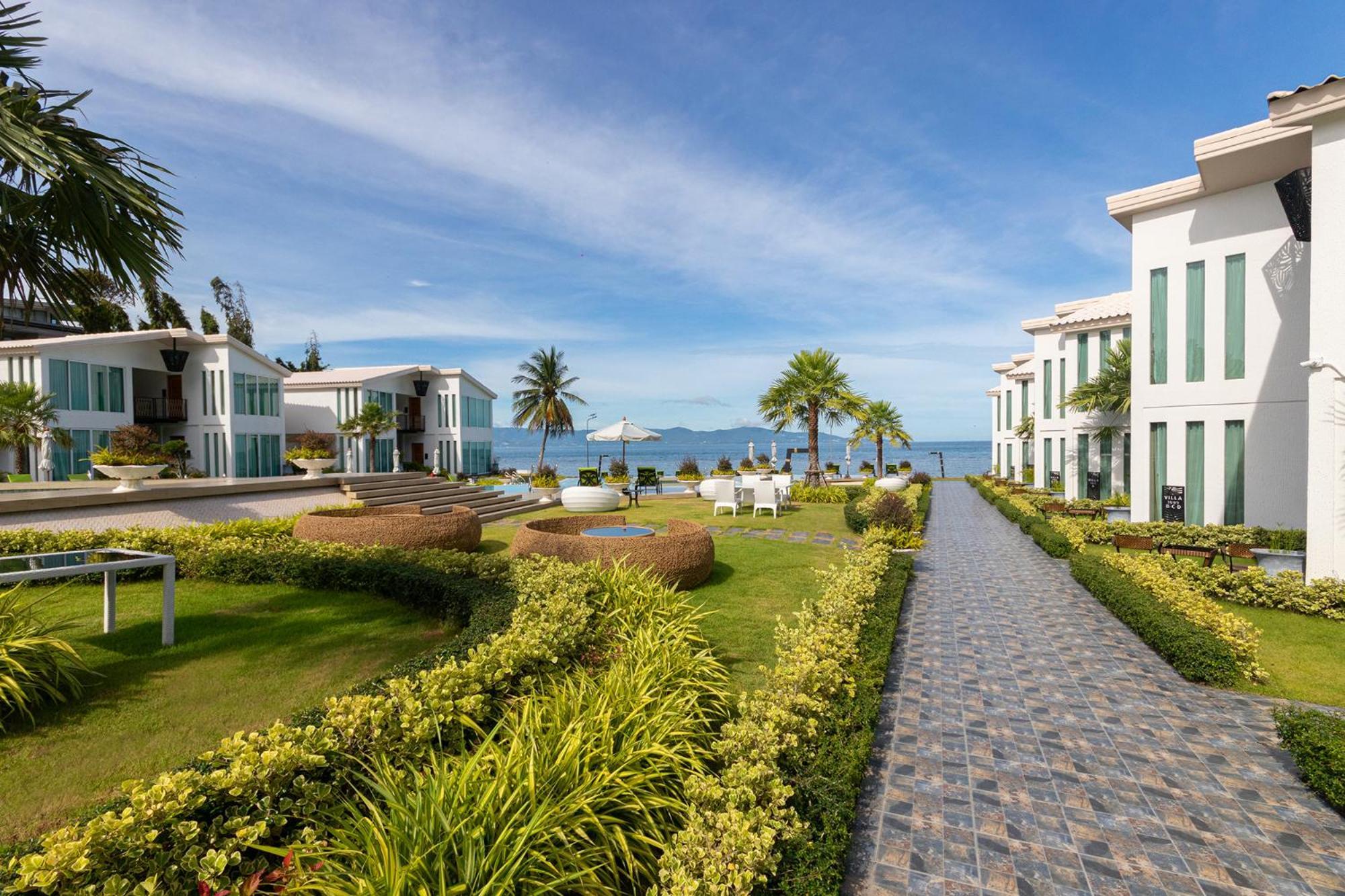 Vannee Golden Sands Beachfront Resort Хаад Рин Экстерьер фото